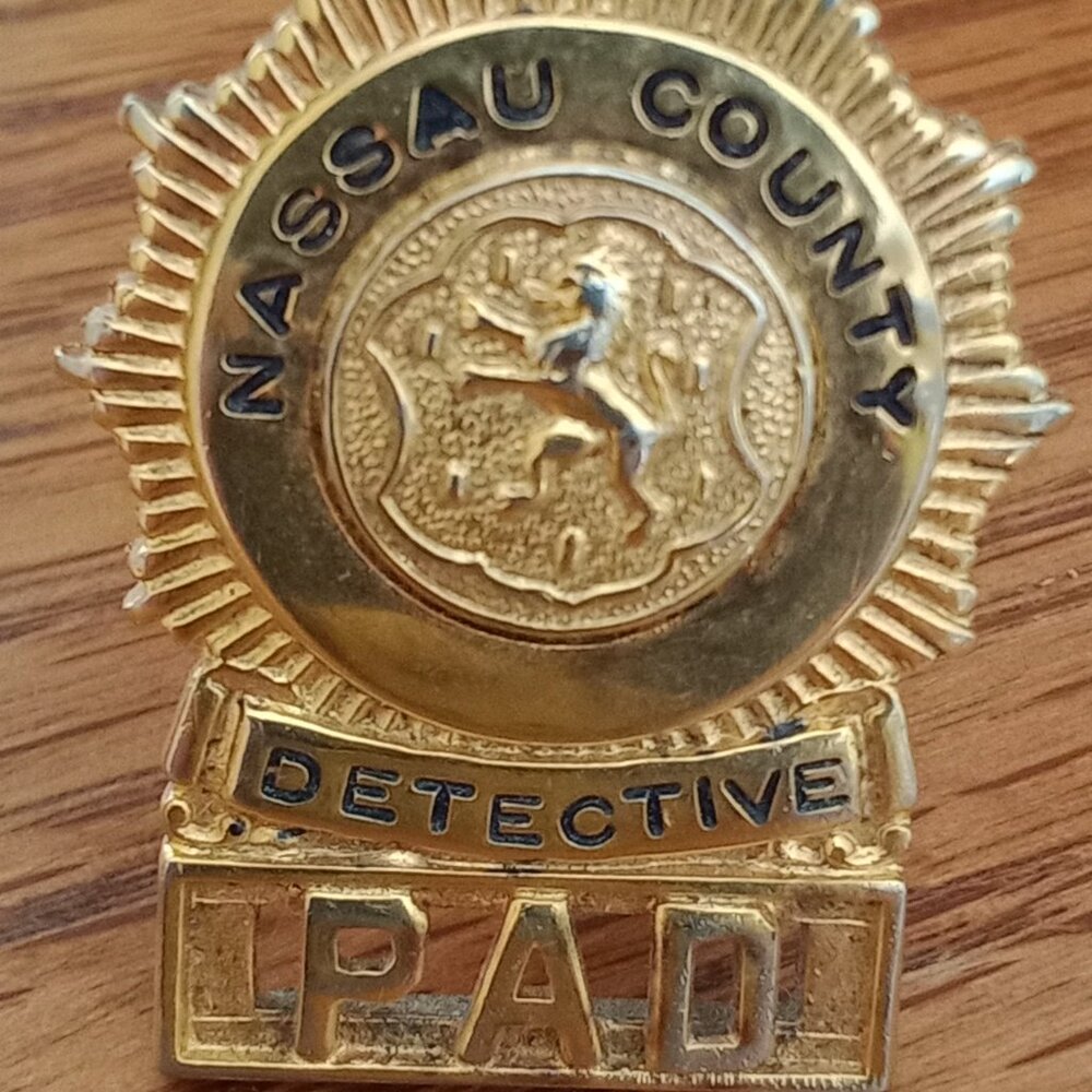 Detective Badge - Picture 5 of 5